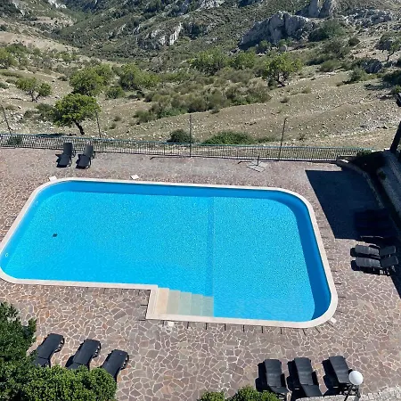 Al Dolmen 住宿加早餐酒店